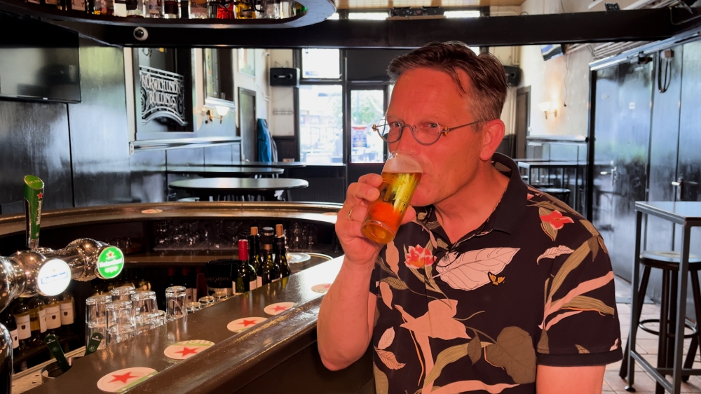 Biechten met bier: dominee gaat gesprek aan in Vlaardings café