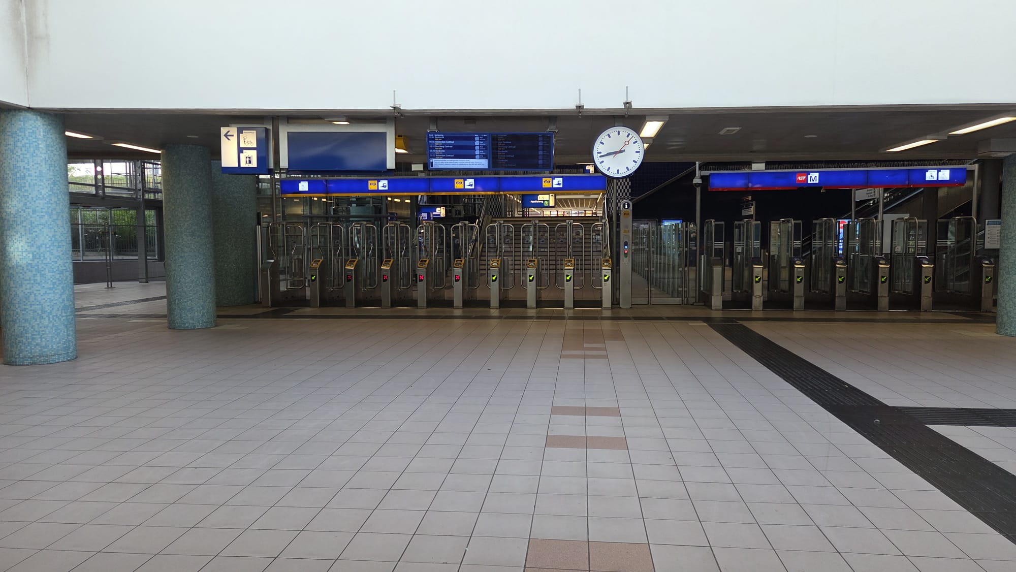 Leeg_stationshal.jpeg