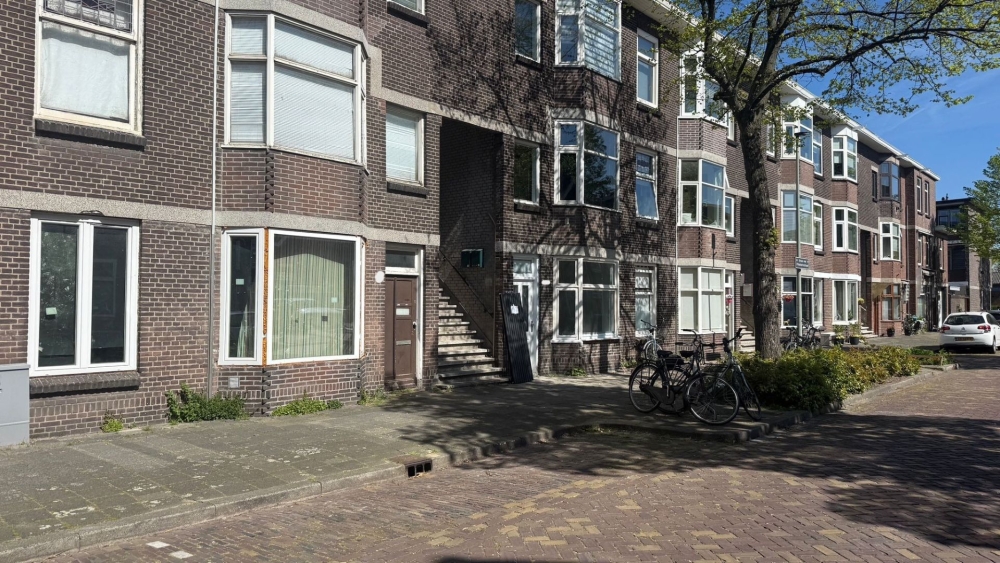 Woning in Vlaardingen doorzocht in witwaszaak, veel contant geld gevonden