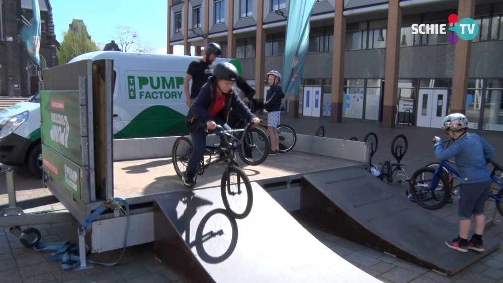 Jongeren enthousiast over pumptrack: "Je kunt lekker hard gaan"