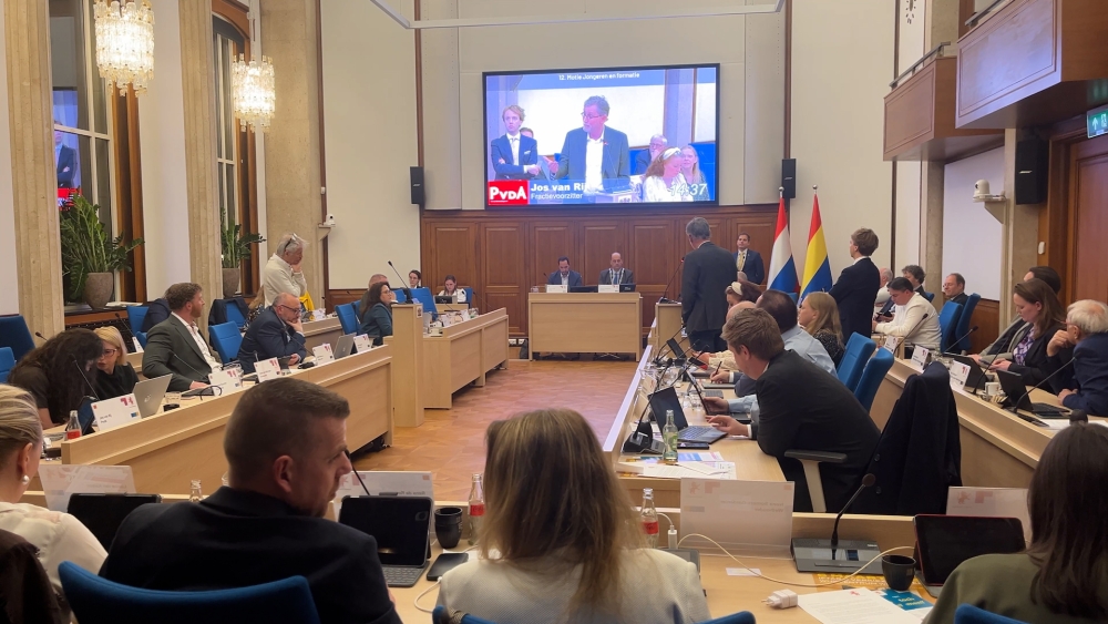 Raadsleden stellen elkaar de vragen: van boodschappenmuntje tot azc