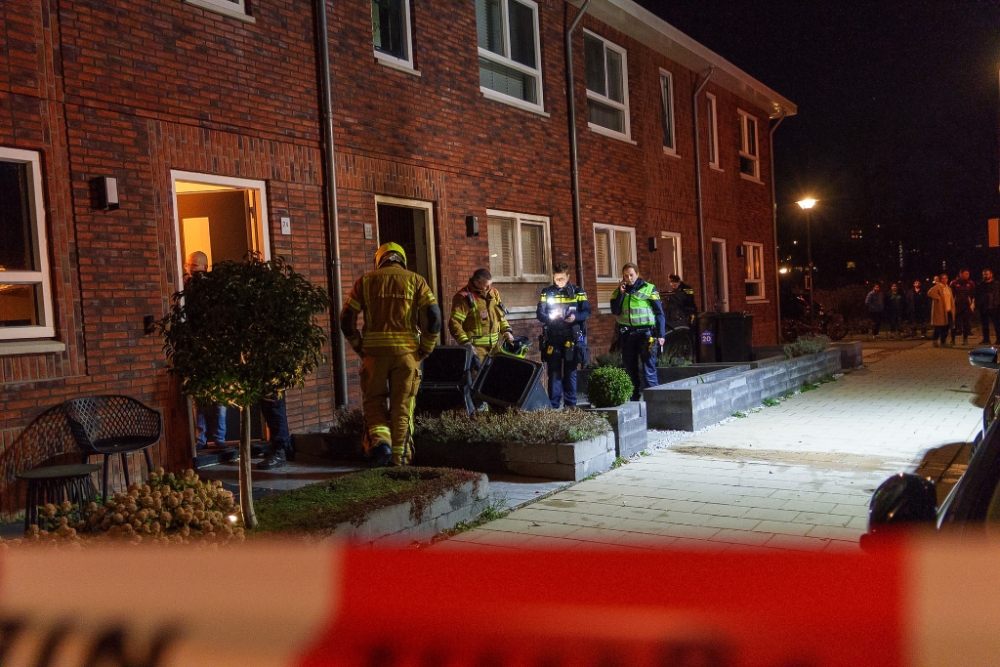Explosie bij voordeur van woning in Schiedam