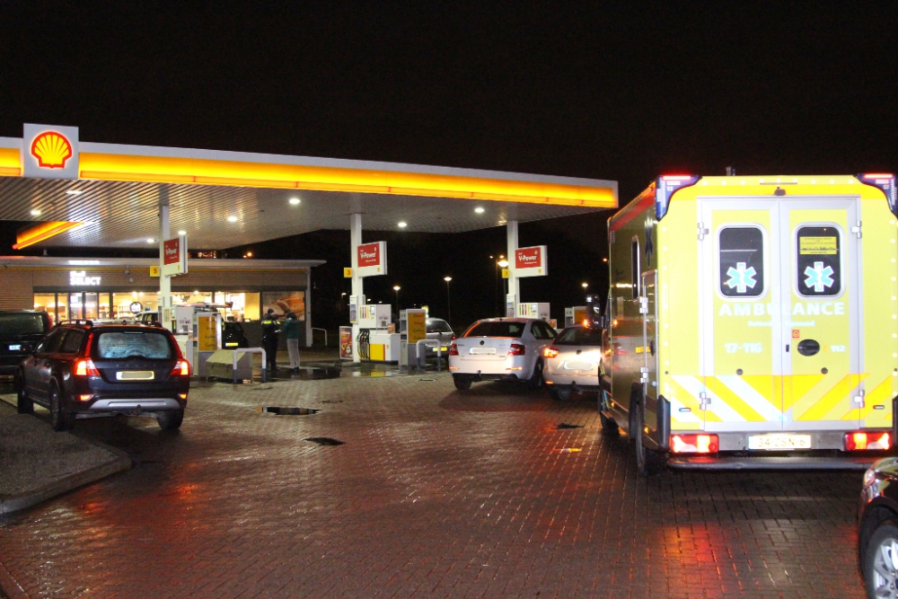 Eén gewonde bij aanrijding vier auto's bij tankstation