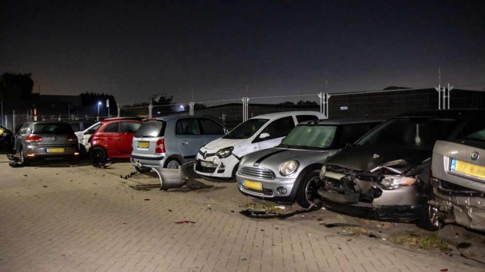 Grote ravage in Schiedam: negen geparkeerde auto&#039;s geramd