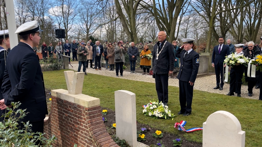 Geuzenherdenking in Vlaardingen: van begraafplaats Emaus tot aan de Markt