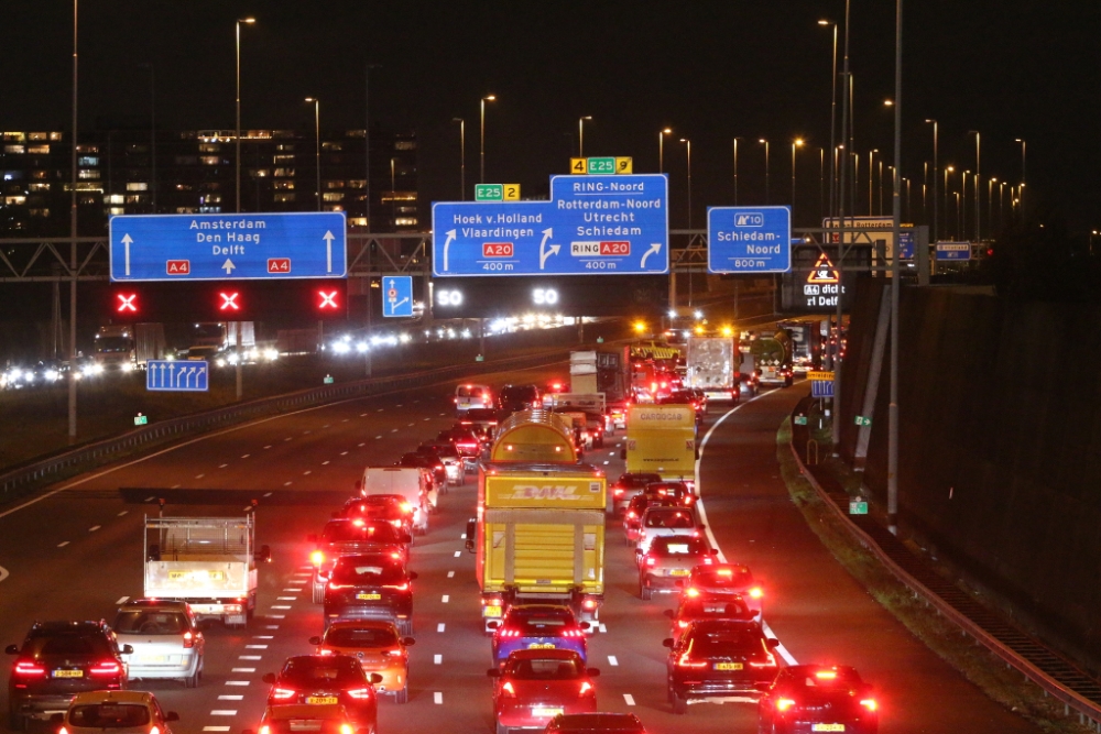Ongeval op A4: snelweg dicht en al snel een flinke file