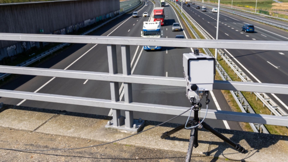 Niet te snel, maar toch de pineut: politie flitst op telefoongebruik