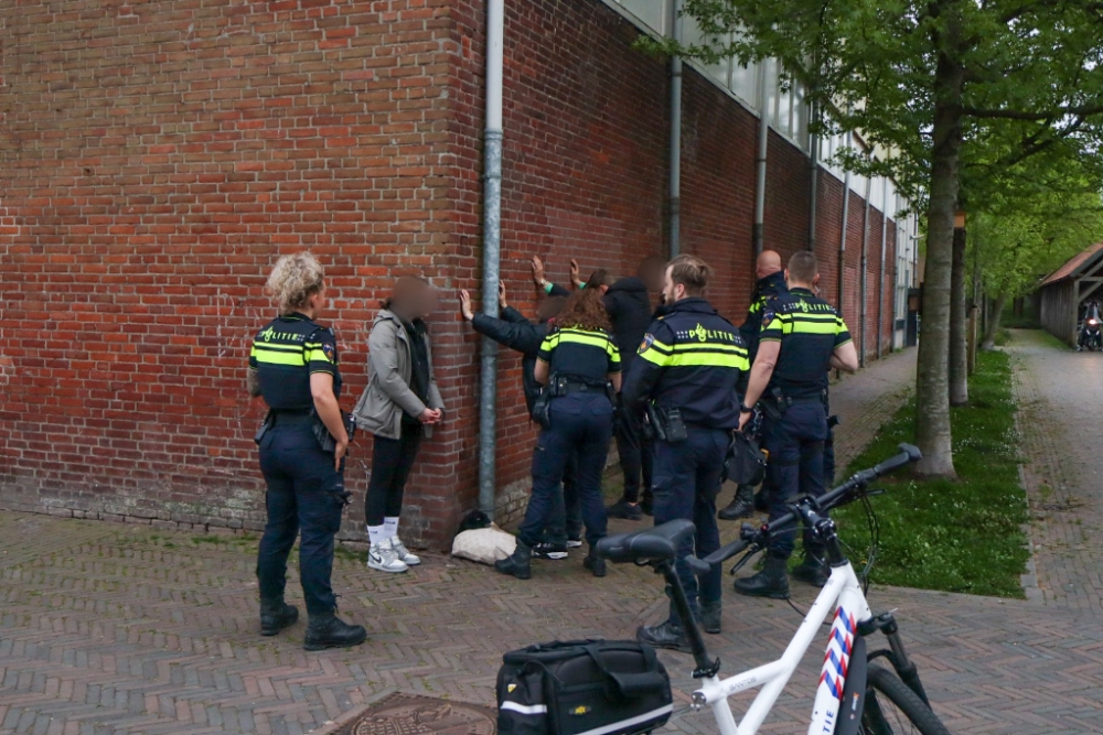 Vier jongeren aangehouden voor afsteken zwaar vuurwerk voor Vlaardings Stadhuis