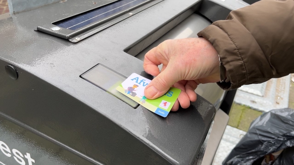 Proef waarbij Vlaardingers afvalcontainers kunnen openen met telefoon in twee buurten