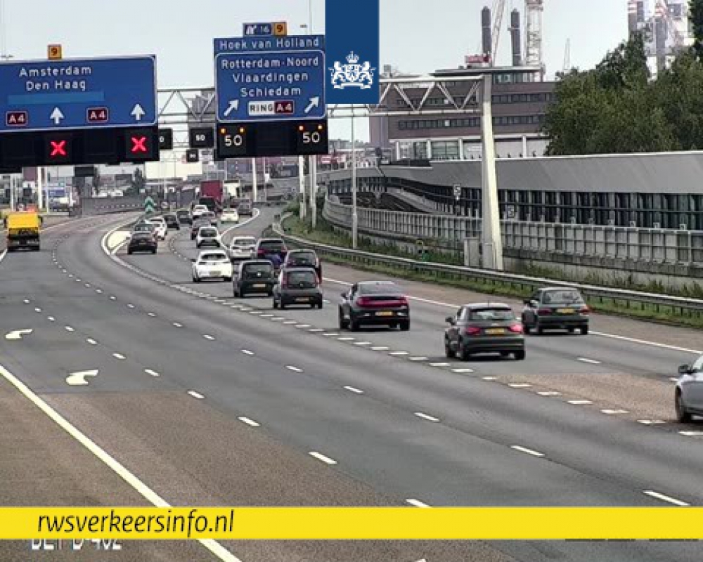 Buis Beneluxtunnel dicht door ongeluk met meerdere auto's