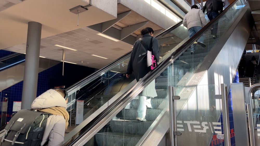 Na maanden traplopen op Schiedam Centrum komt NS met noodoplossing voor roltrappen