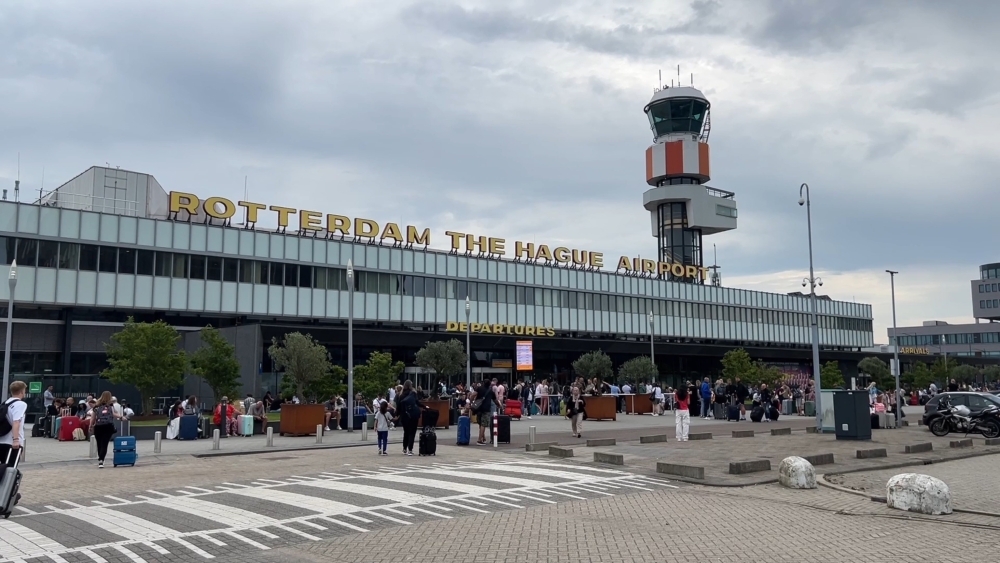 Vliegveld wil grotere vliegtuigen en meer kerosinewagens, Schiedam is tegen