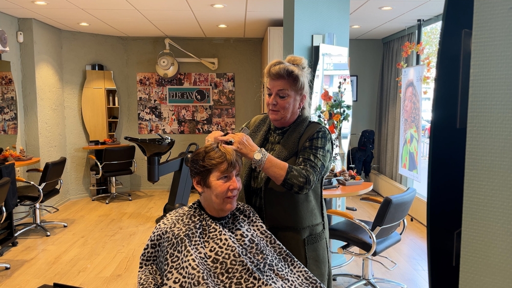 Marian stopt na 65 jaar met kapperszaak: ‘Dan kan ik gaan rouwen’