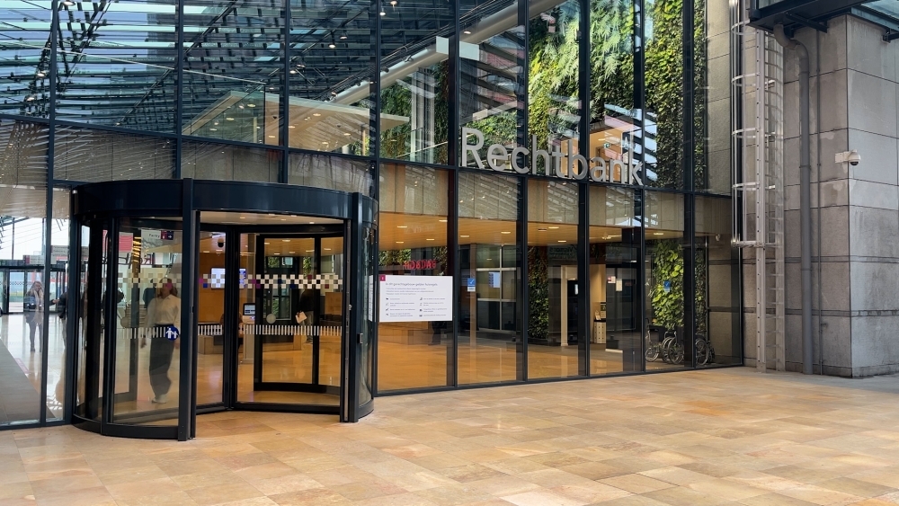 Schiedammer veroordeeld tot celstraf voor schieten met vuurwerk op politie