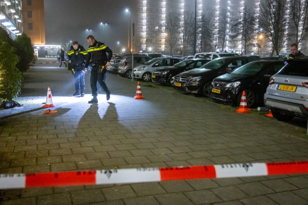 Vlaardingse Louisa (74) laat haar zoon niet vallen, ook al beet hij een stuk van haar neus eraf