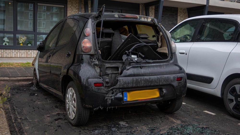 Uitgebrand voertuig Willem Pijperstraat, Schiedam