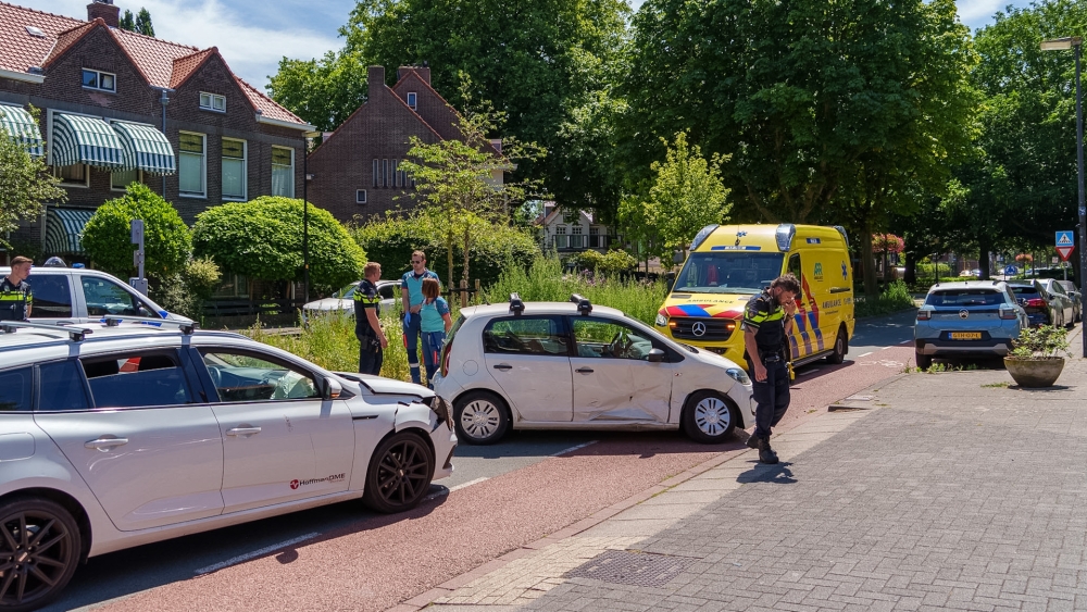 Twee auto’s met schade na botsing op Vlaardingse Binnensingel