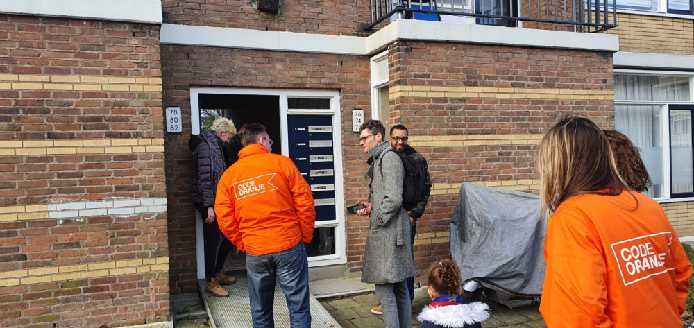 Richard de Mos (Code Oranje) op bezoek in Schiedam: “Schandalig dat de Staatsliedenbuurt geen Rijkssteun krijgt"