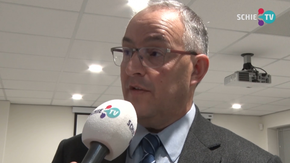 Aboutaleb: 'We kunnen alleen nog met een waterkanon de coronaregels gaan handhaven'