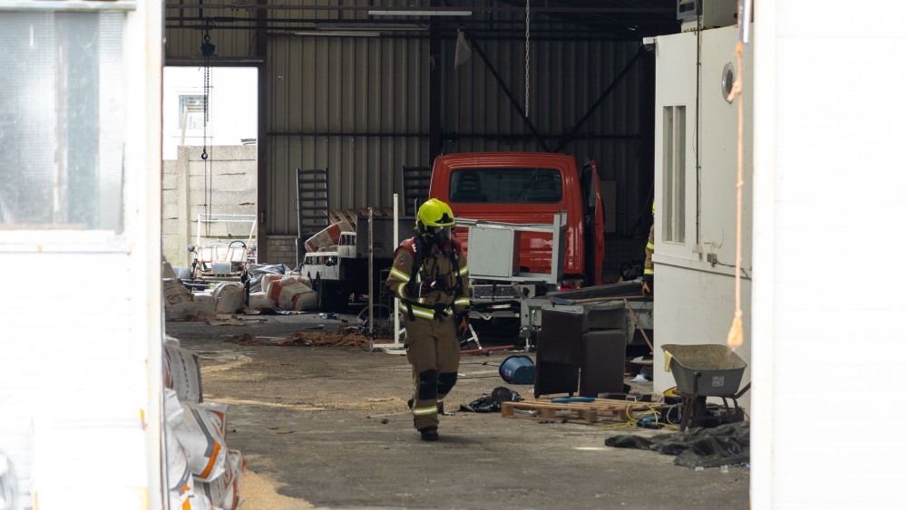Vreemde lucht uit loods in Schiedam, vat met onbekende inhoud en ethanol aangetroffen
