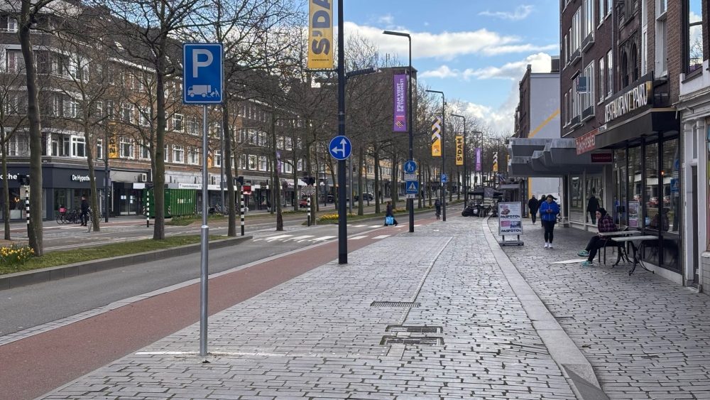 Laad- en losplekken Broersvest gebruikt voor lang parkeren: ‘Vraagt om extra bebording’