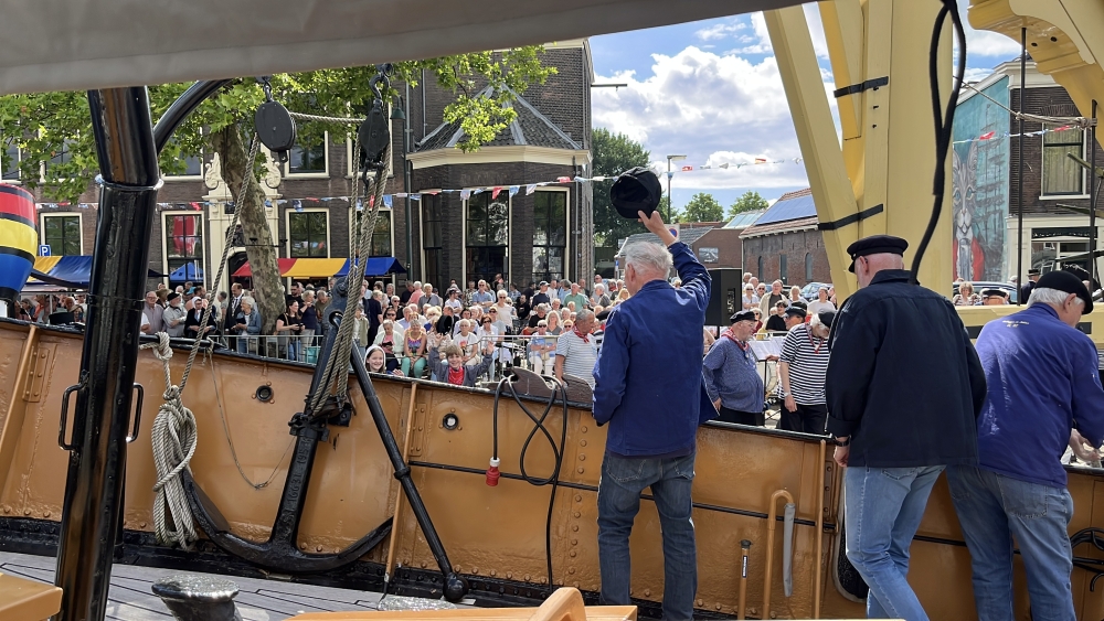 Vanaf de zeillogger: haringseizoen officieel van start na binnenhalen van de eerste ton