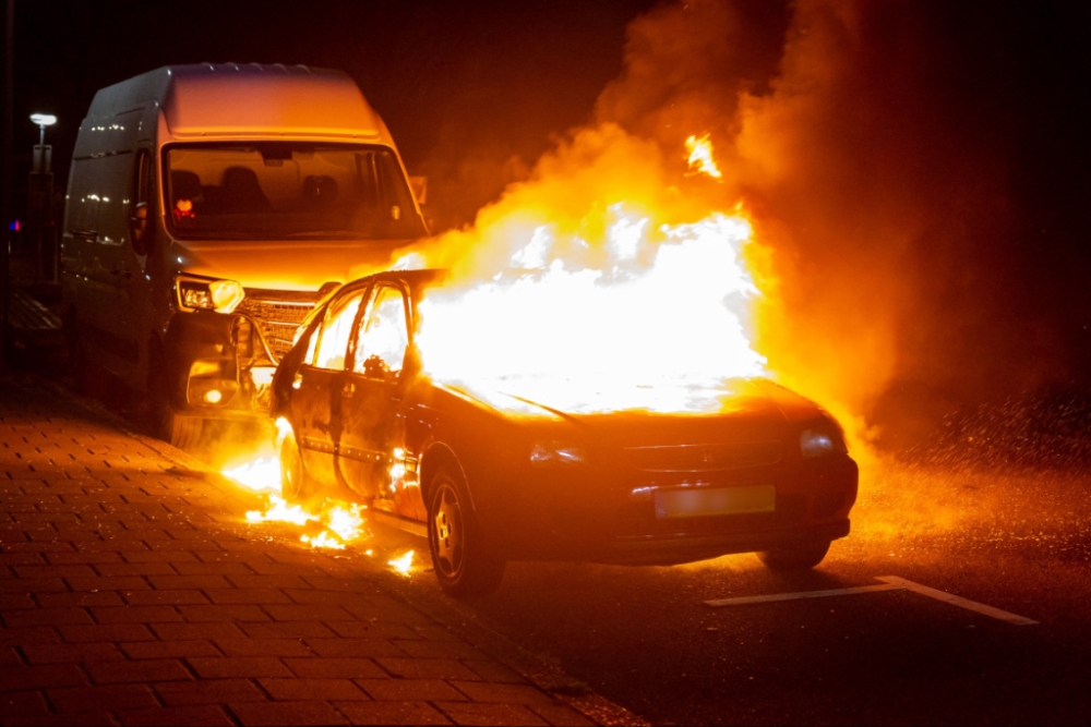 Oud & Nieuw in Vlaardingen en Schiedam: ME ingezet en veel autobranden