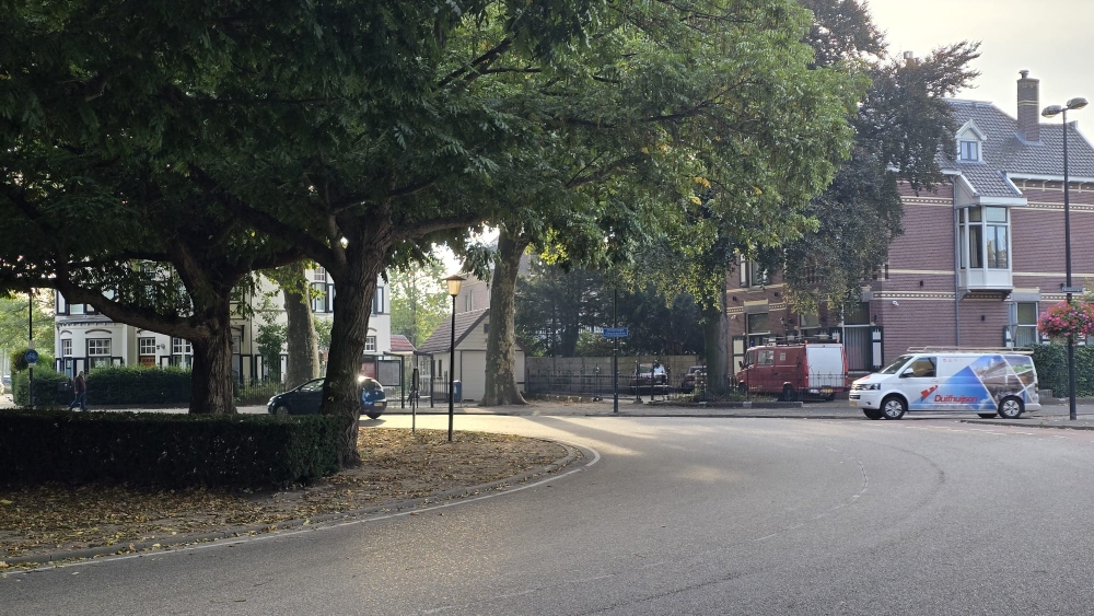 Verploegh Chasséplein wordt veiliger: binnenbaan rotonde wordt perkje