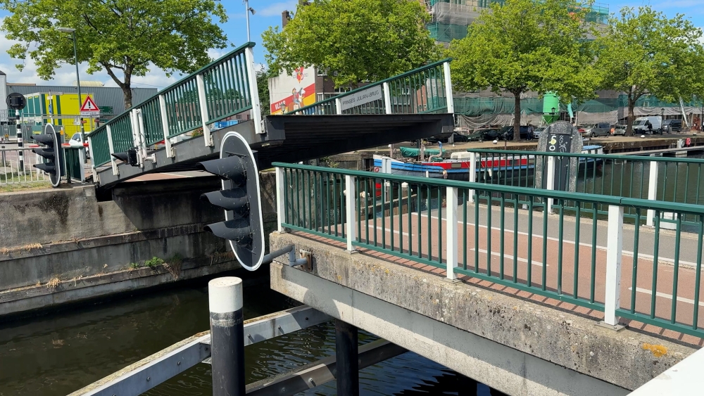 Gemeente Vlaardingen: ‘Onduidelijk hoe lang Julianabrug nog in storing is’