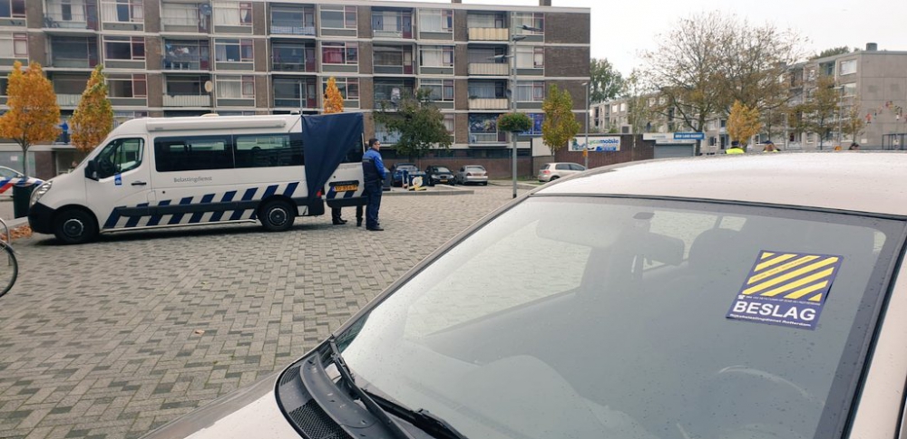 Politie, Handhaving en Belastingdienst controleren in Nieuwland: 4 auto's in beslag genomen