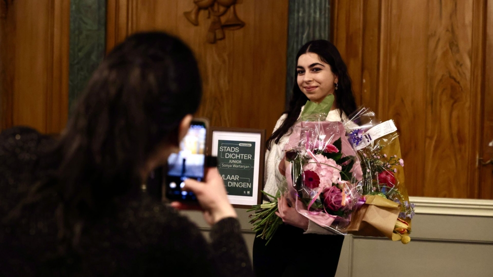 Sonya Wartanjan (19) is de nieuwe junior stadsdichter van Vlaardingen: ‘Een eer’