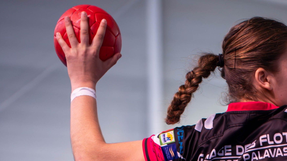Handbalteam DWS traint al maanden zonder hars: ‘Als voetbal zonder voetbalschoenen’