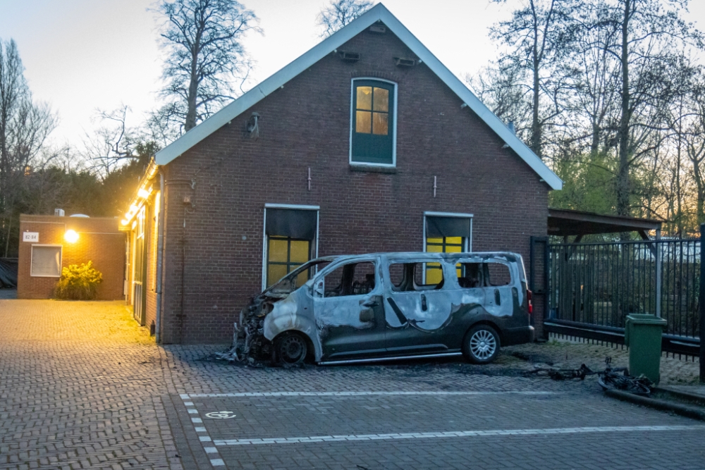 Bus volledig uitgebrand aan de Hofsingel