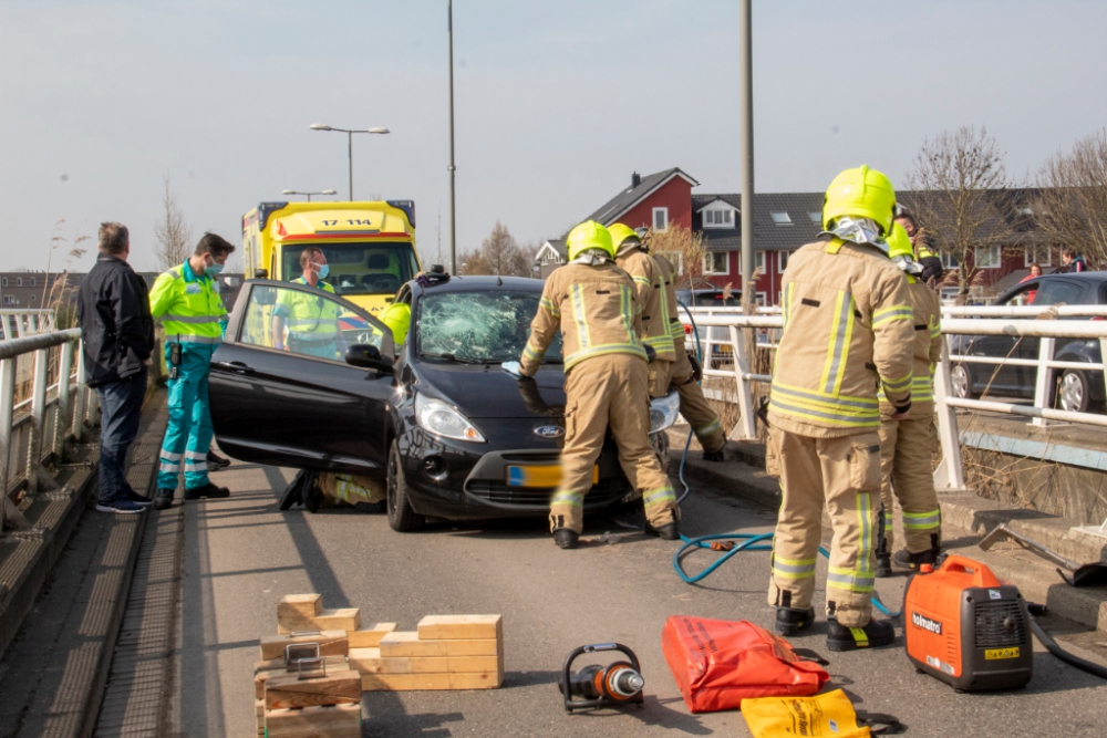 Flinke klap bij éénzijdige aanrijding op 's-Gravelandseweg
