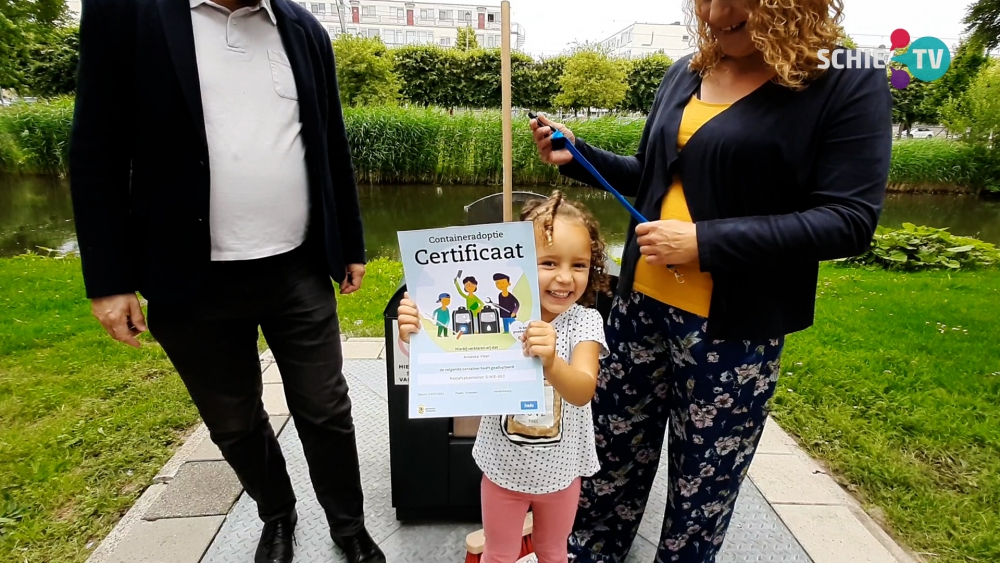 Eerste afvalcontainer geadopteerd: "Je moet je eigen verantwoordelijkheid nemen"