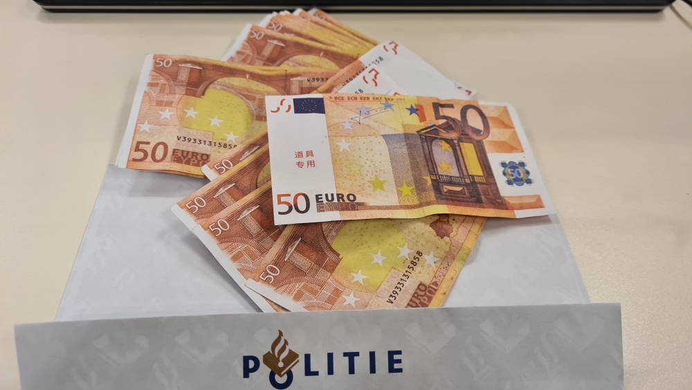 Geld op Broersveld uit auto gegooid, omstanders 'in verwarring'