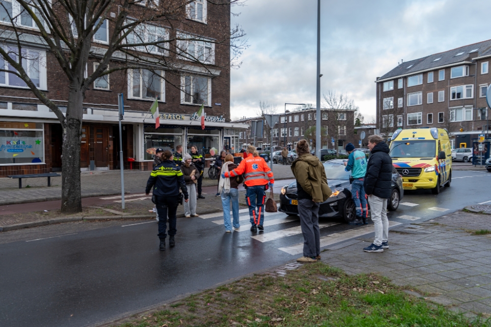 Fietser gewond na aanrijding op het Rubensplein in Schiedam