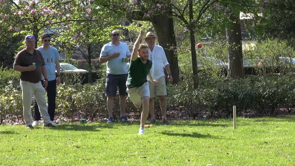 Voor de 22e keer "Schiedamsch Klootschietkampioenschap" in het Julianapark.