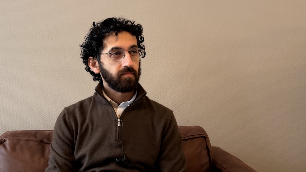 Shad kon zelf moeilijk aan een baan komen, nu helpt hij andere asielzoekers naar werk