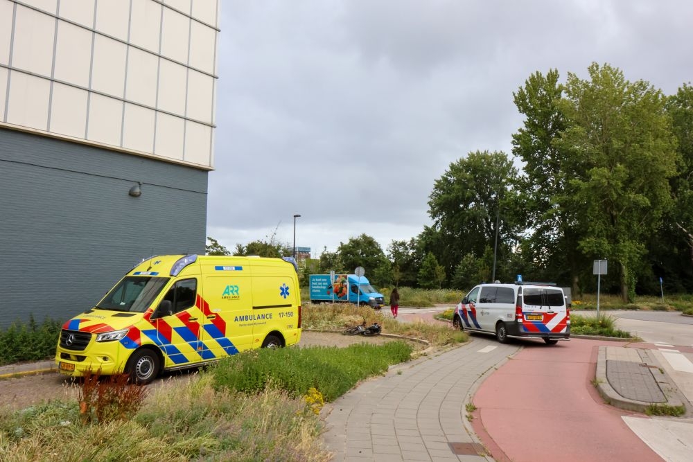 Fietser gewond door aanrijding met auto op Zwanensingel