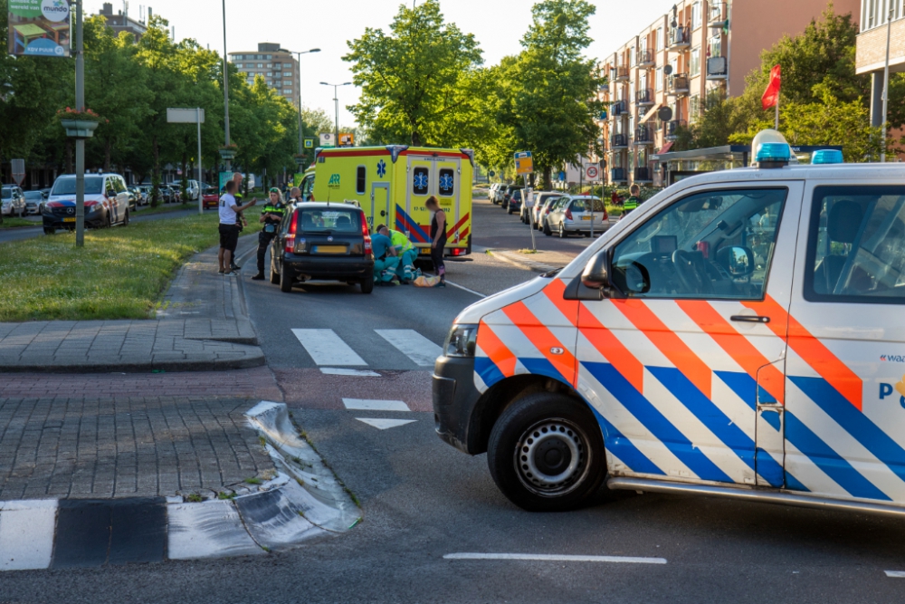 Voetganger gewond na aanrijding met auto op Nieuwe Damlaan