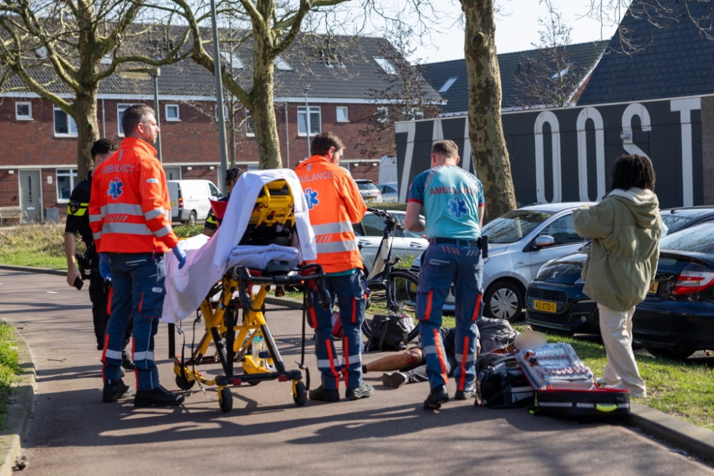Fietser en scooterrijder gewond na aanrijding in Schiedam