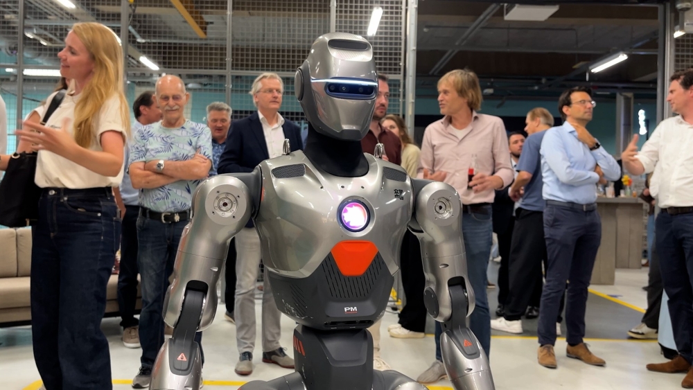 Allereerste robot-centrum van Nederland geopend in Schiedam: ‘Supergaaf toch?’