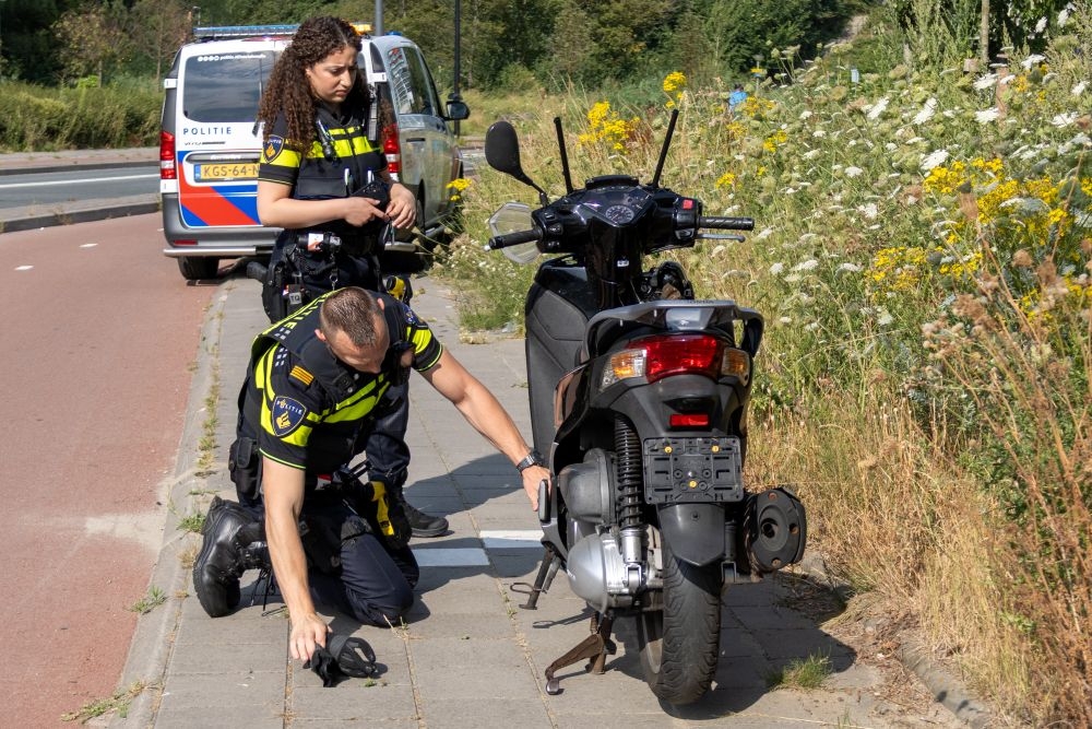 Oplettende Vlaardinger belt politie voor mogelijk gestolen scooter