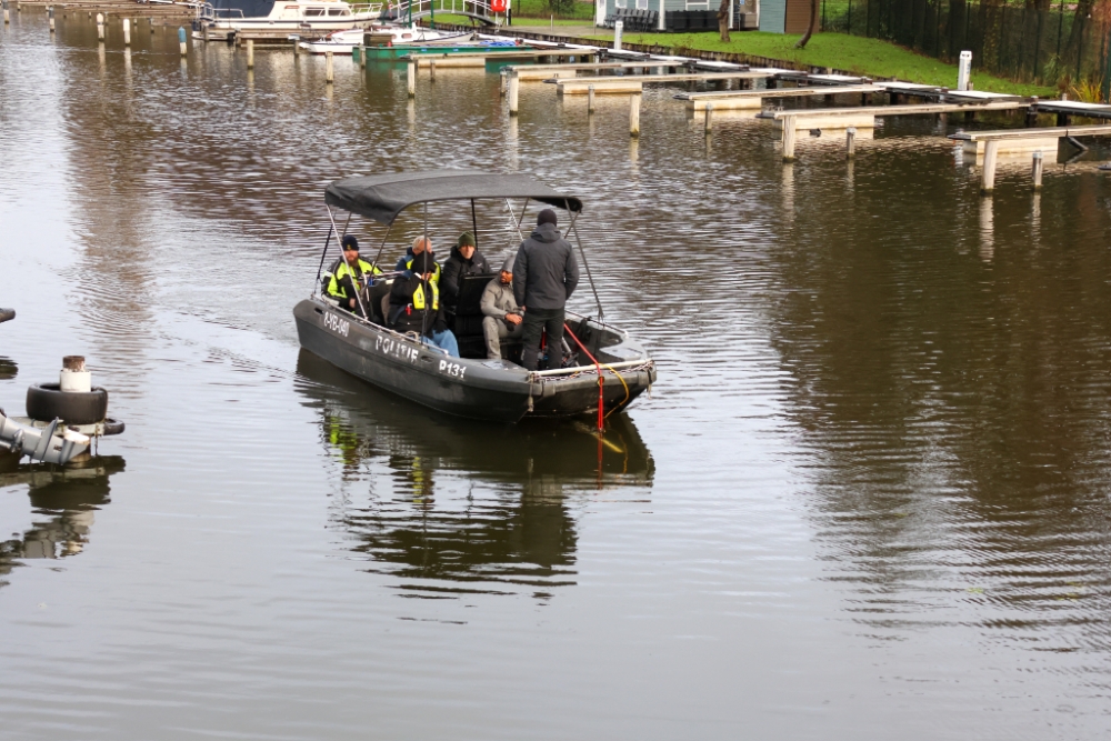 Politie doorzoekt opnieuw Vlaardingse Vaart na eerdere vondst mensenvoet