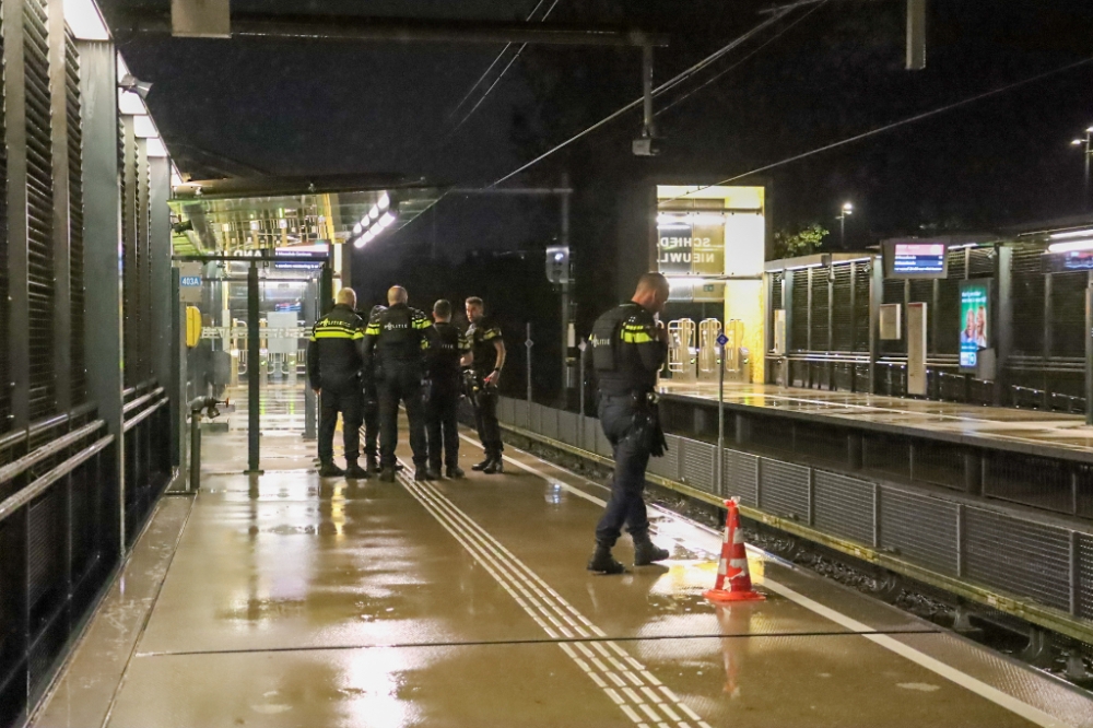 Metro beschoten bij station Schiedam-Nieuwland, agenten vinden kogelhuls