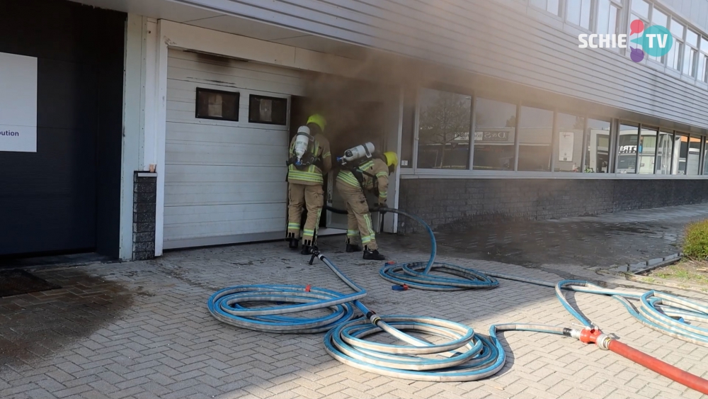 Zeer grote brand in pand op bedrijventerrein 's-Graveland