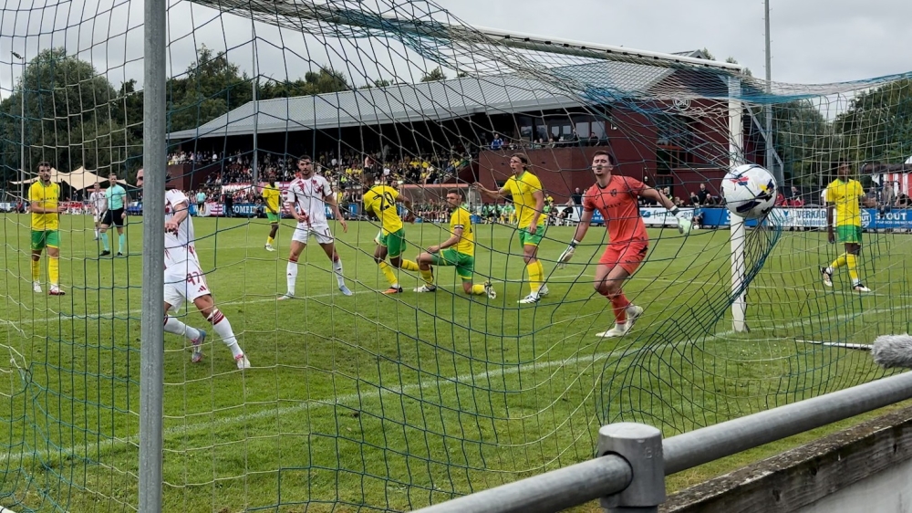 Griekse kampioen te sterk voor Norwich tijdens oefenwedstrijd in Vlaardingen