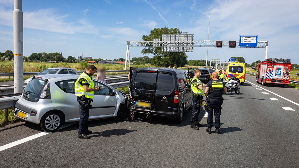 Kettingbotsing op A20, verkeer moet door toltunnel