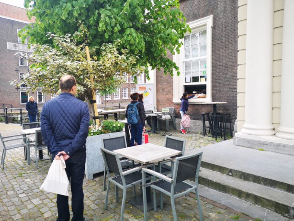 Afhaalservice bibliotheek zo'n groot succes dat het nu zeven dagen per week is